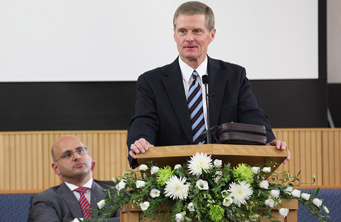 Elder Bednar listening