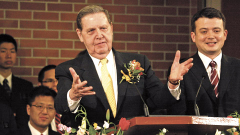 Elder Holland speaks to missionaries