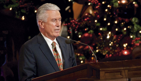 Il presidente Uchtdorf alla riunione celebrativa del Natale, domenica 5 dicembre 2010