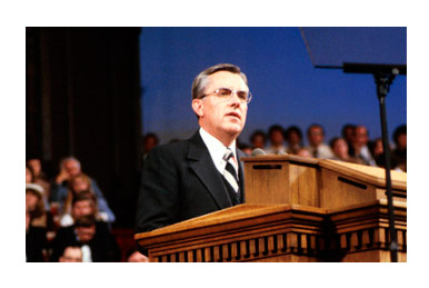 Elder Ballard speaking in Salt Lake Tabernacle