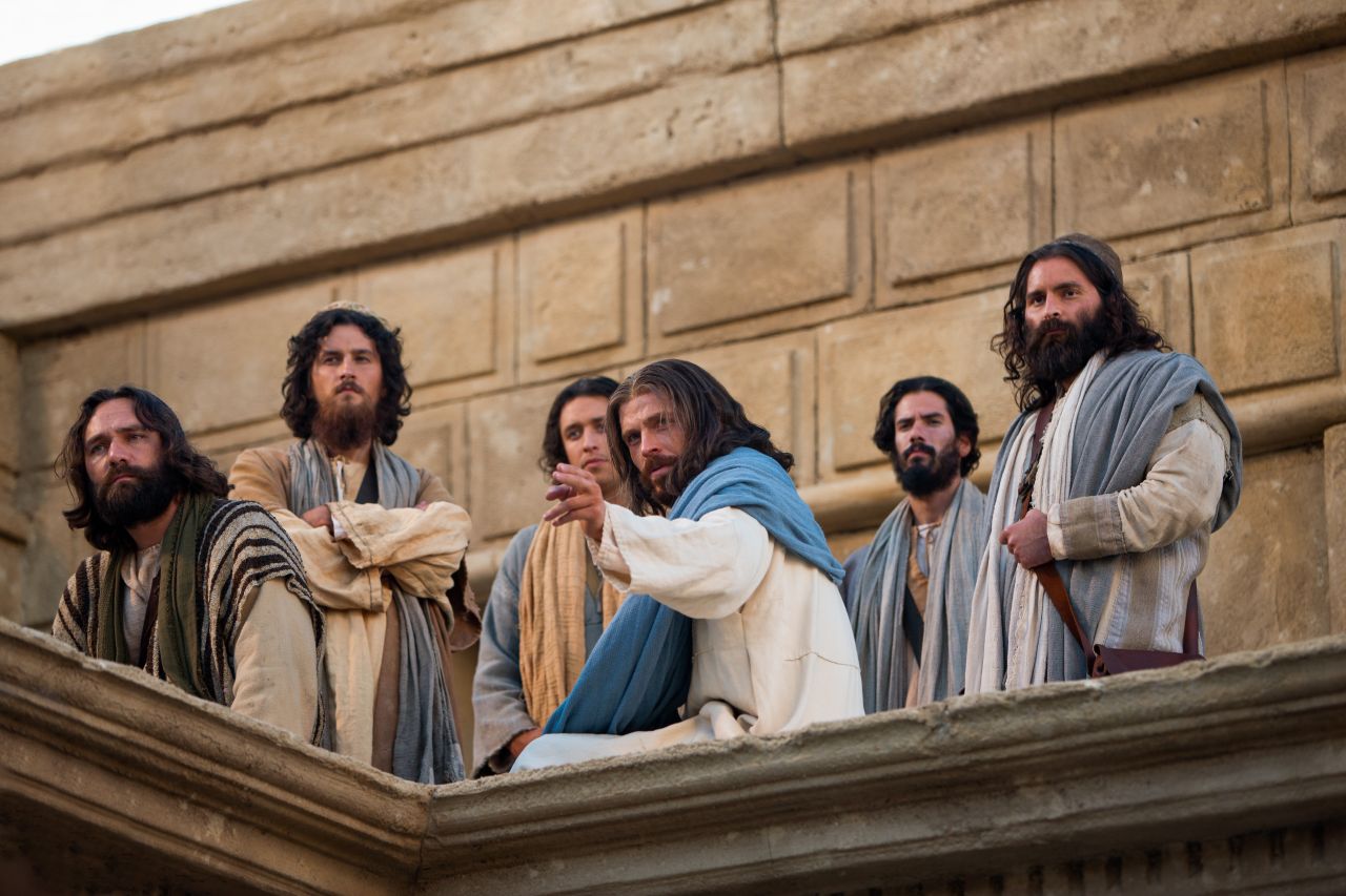 Jesus teaches about the widow's mite