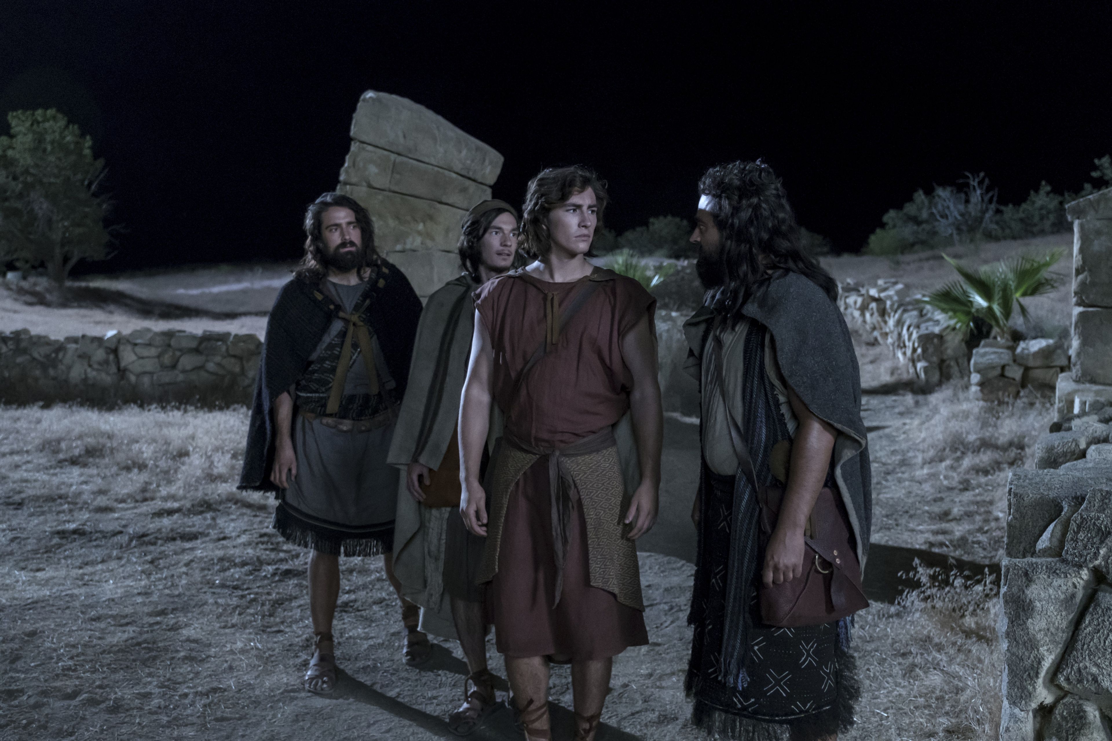 Laman, Lemuel, Sam, and Nephi talk outside Jerusalem.