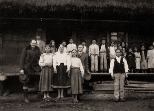 Артур Гает с членами Церкви в Подкарпатской Руси