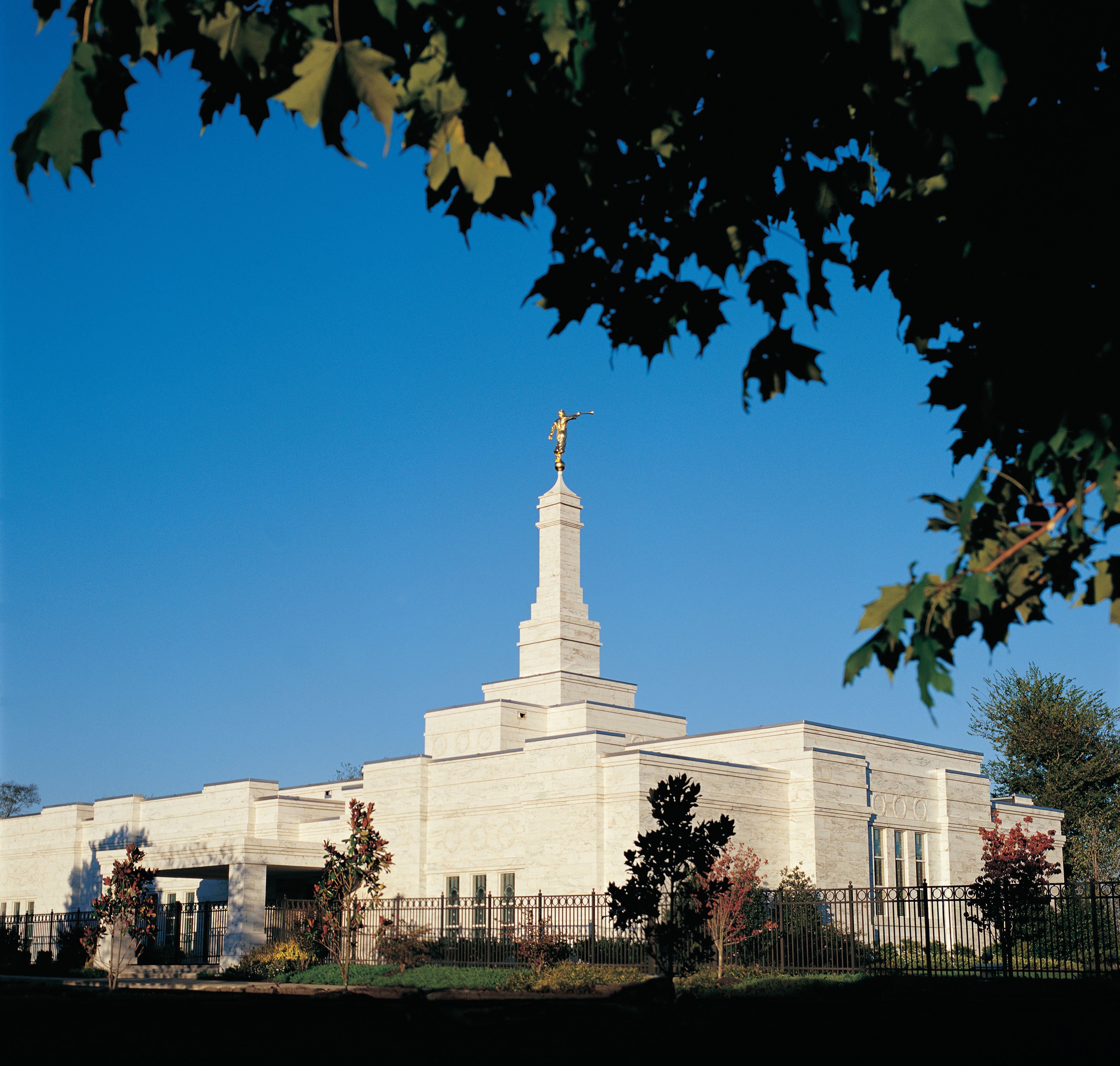 The Nashville Tennessee Temple on a clear day.