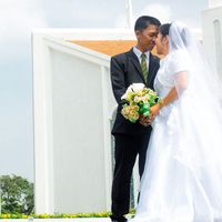 A bride and groom in front of a Manila Philippines Temple.