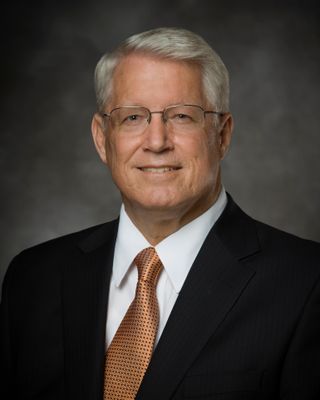 Obispo Dean M. Davies