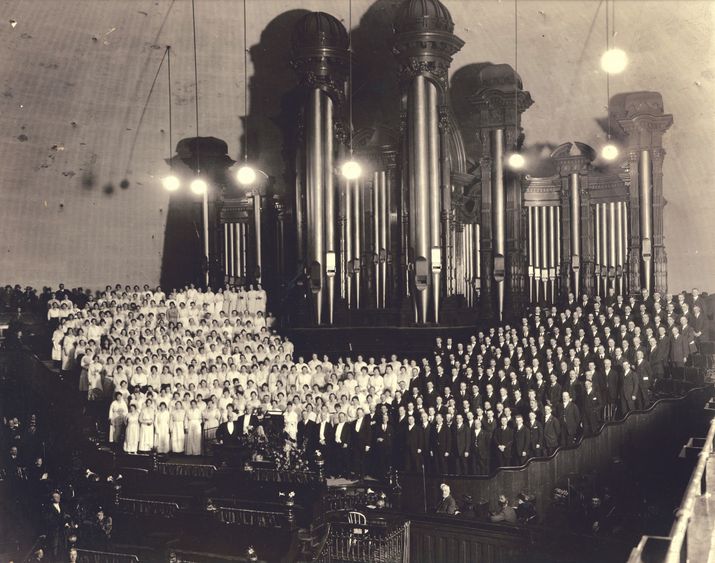 Historic photo of Tabernacle Choir circa 1920