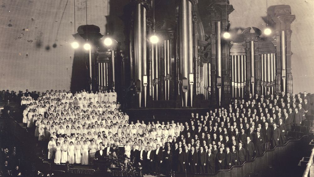 Historic photo of Tabernacle Choir circa 1920