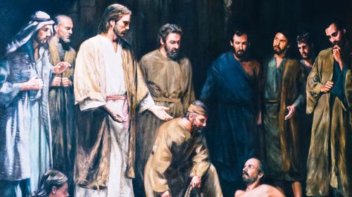 Bajan a un paralítico por el tejado para que vea a Jesús