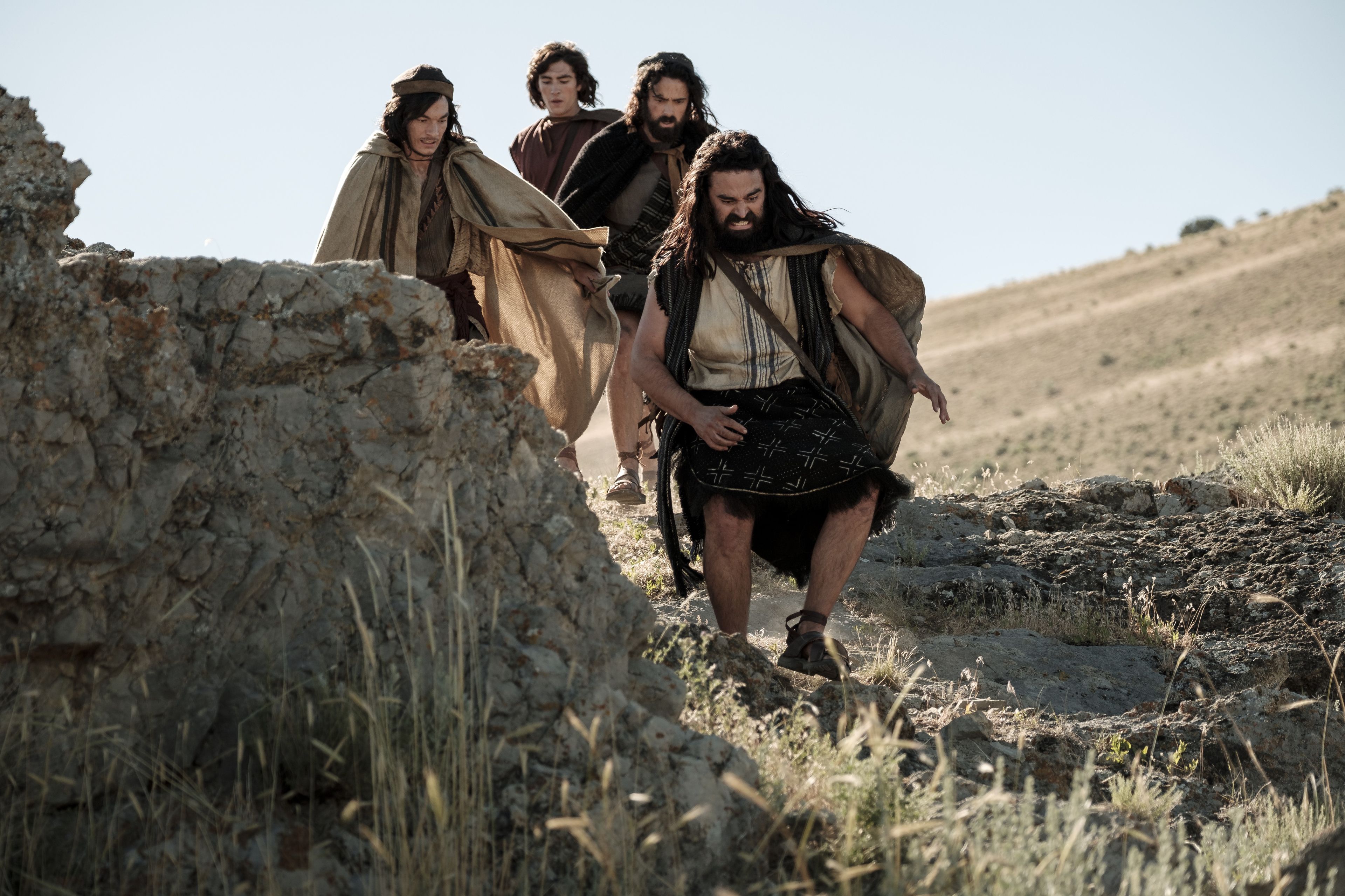 Nephi and his brothers flee from Laban's guards.