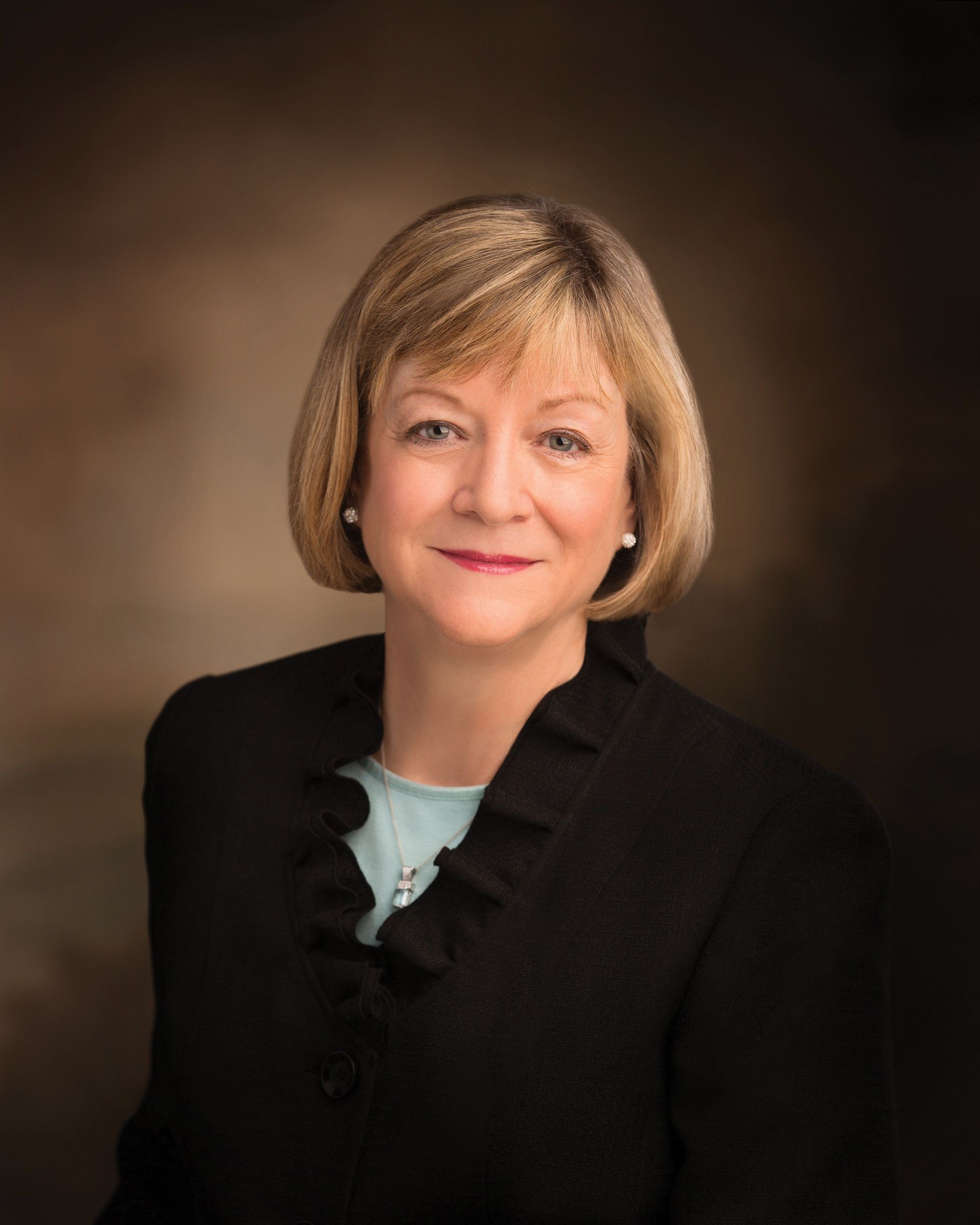 The official portrait of Bonnie L. Oscarson, who served as the 14th general president of the Young Women from 2013 to 2018.