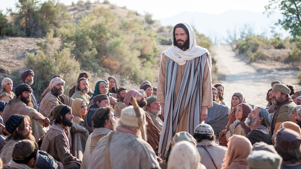 Jesus Christ teaches His disciples on the side of a road