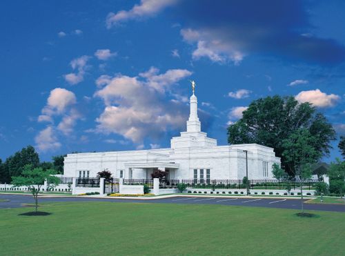 A full view of the Memphis Tennessee Temple, including the entrance and  the grounds.