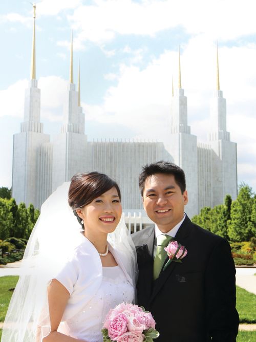 couple and Washington DC Temple