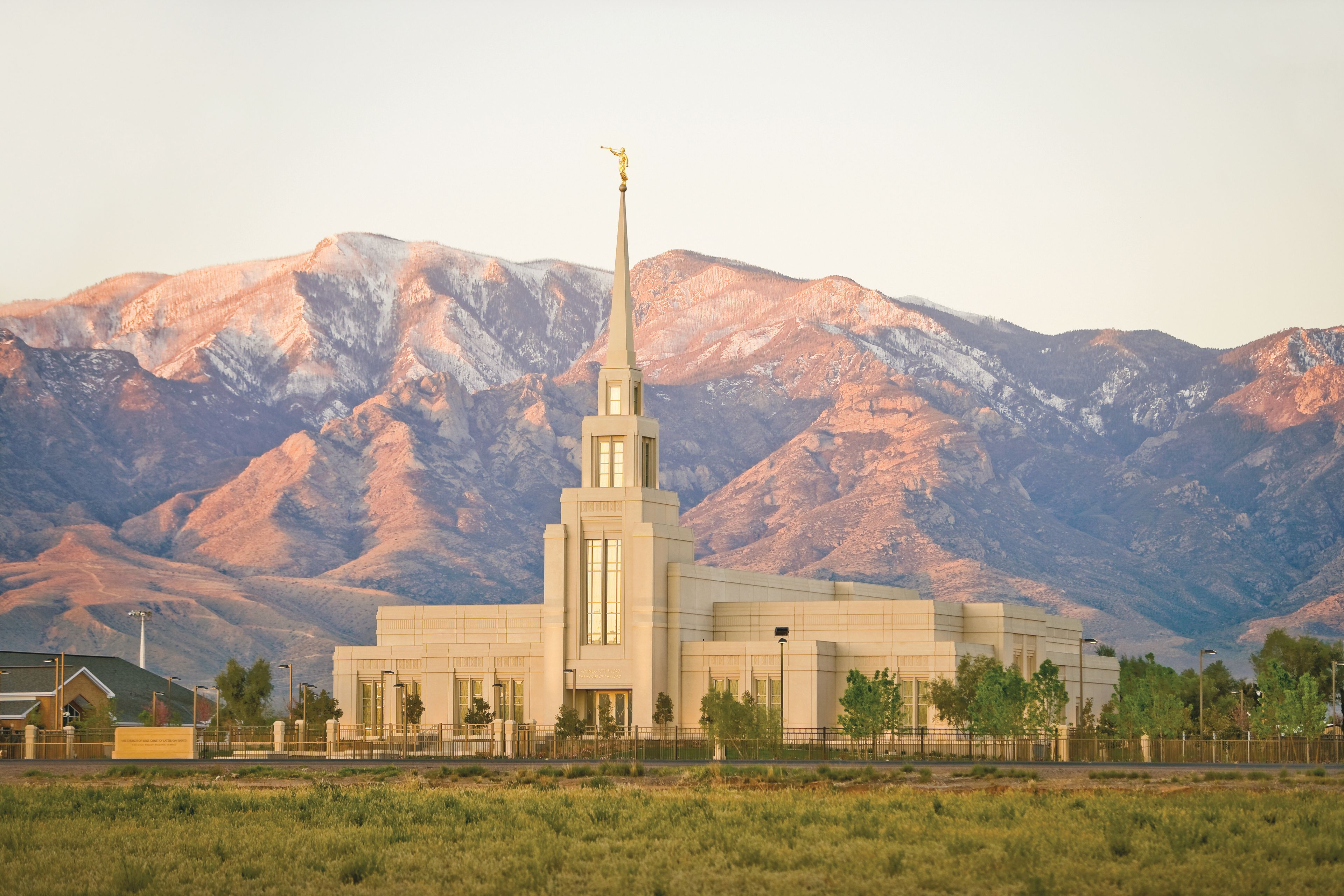 The Gila Valley Arizona Temple, with a large mountain range in the background.