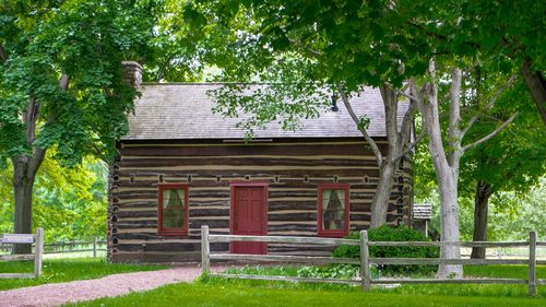 Log cabin