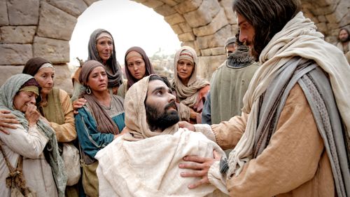 Jesus brings the son of the widow of Nain back to life