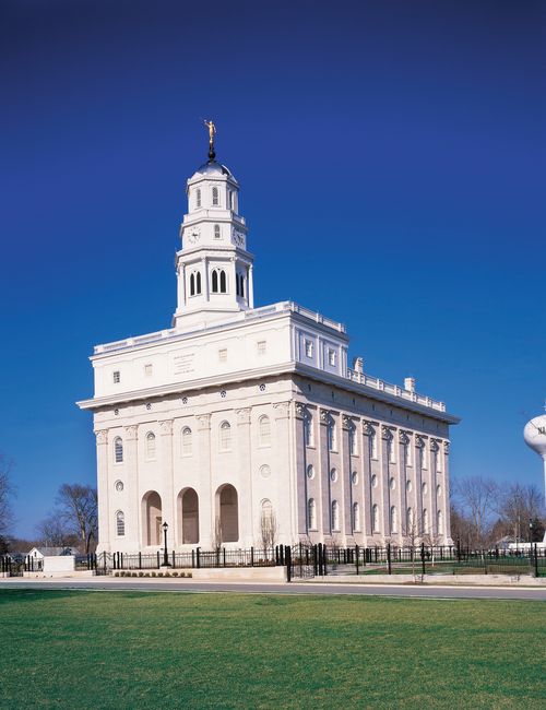 Az Illinois-i Nauvoo templom (Az eredeti Nauvoo templom újjáépítése; felszentelve 2002-ben)