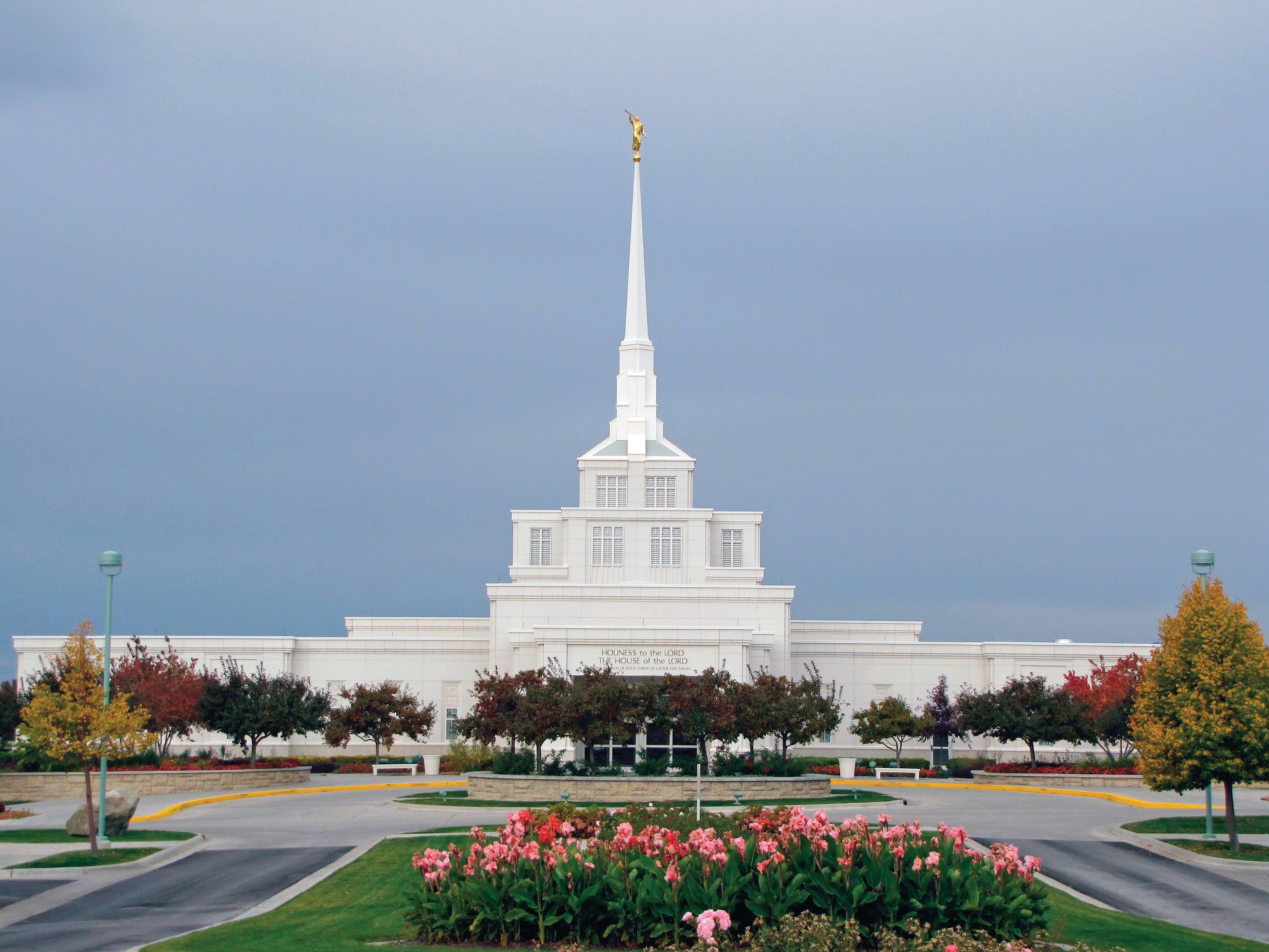 A front view of the Billings Montana Temple and grounds.