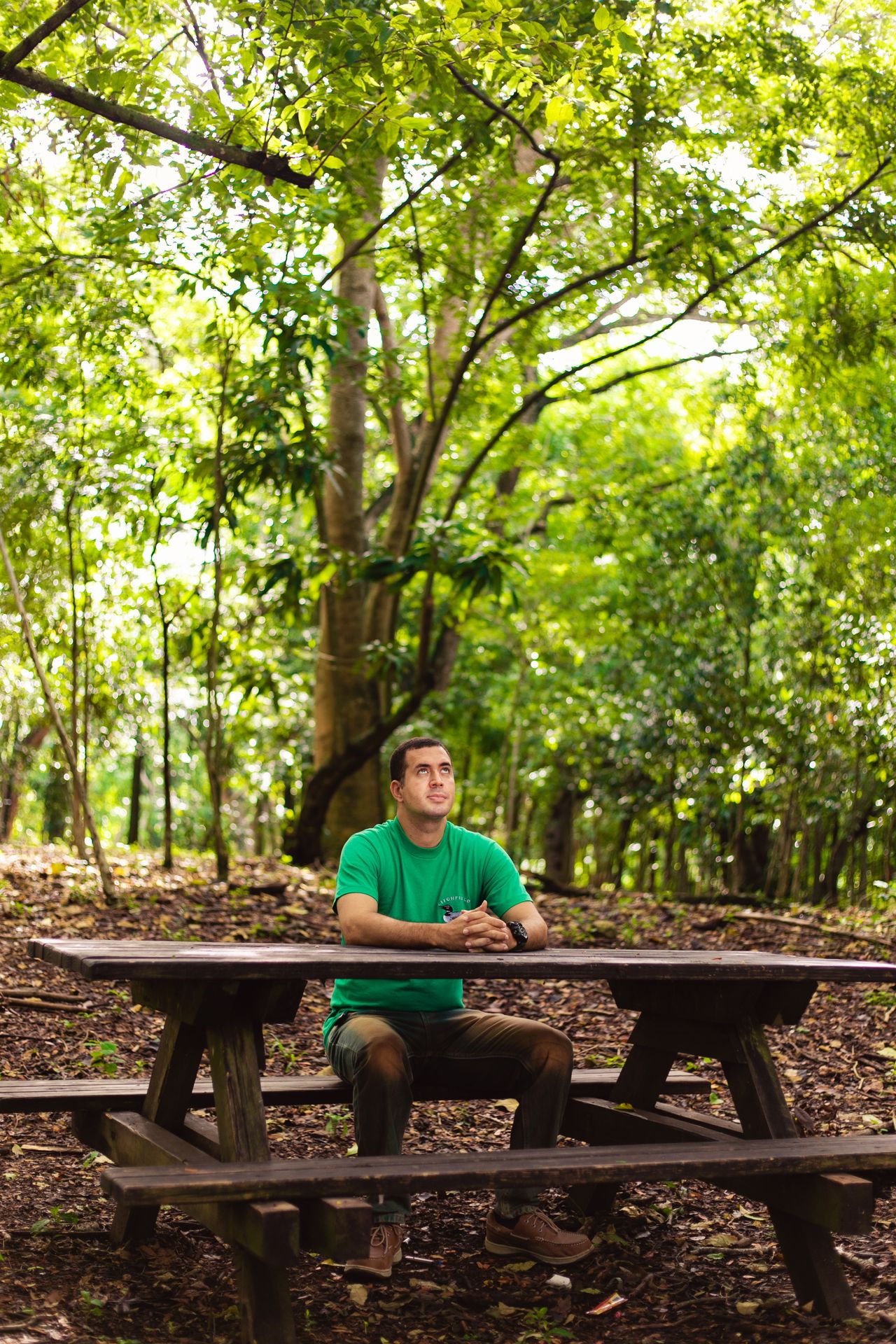 Una joven juega con su familia
