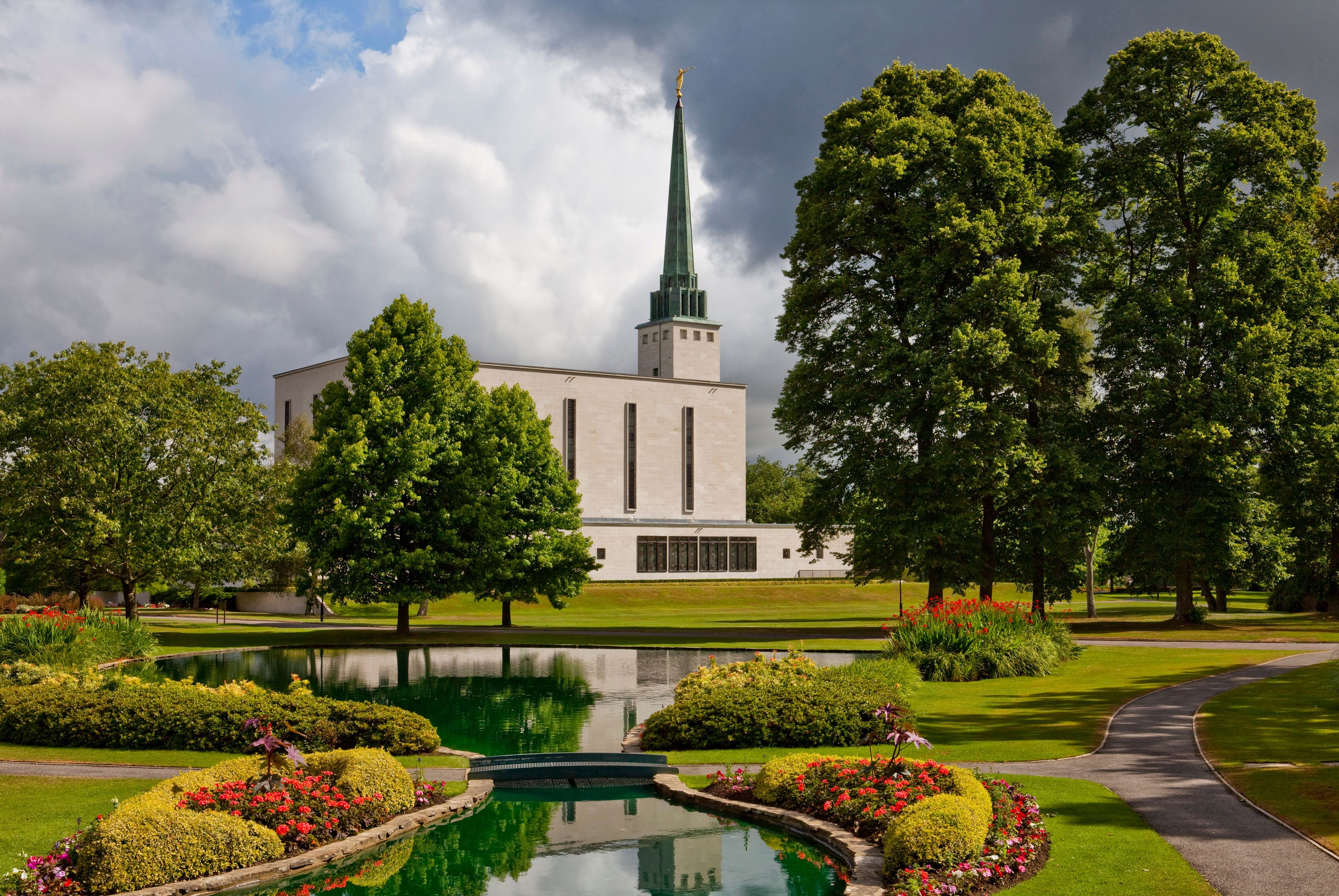 The London England Temple and grounds.