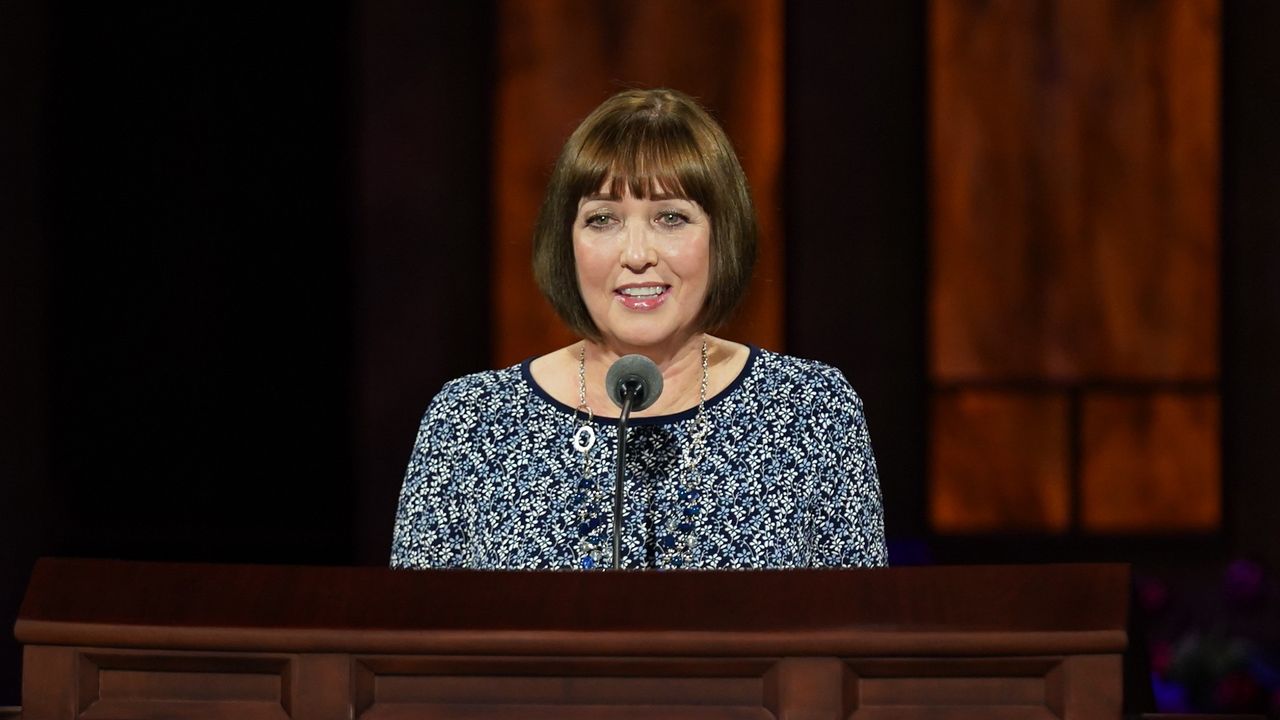 Irmã Franco discursando na conferência