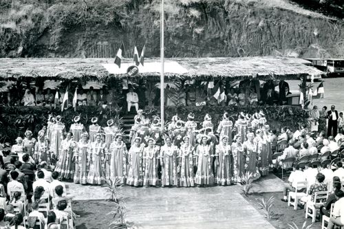 Pupu Mama Ruau performing