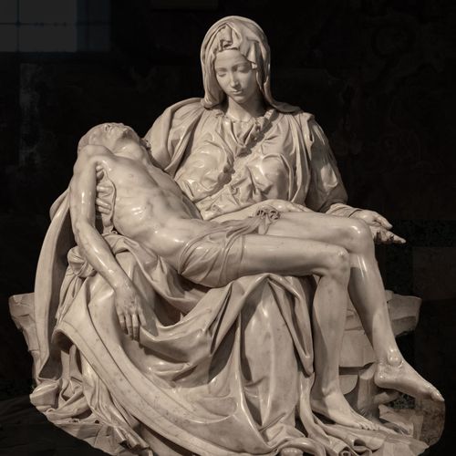 Escultura de María sosteniendo el cuerpo de Jesús después de la Crucifixión