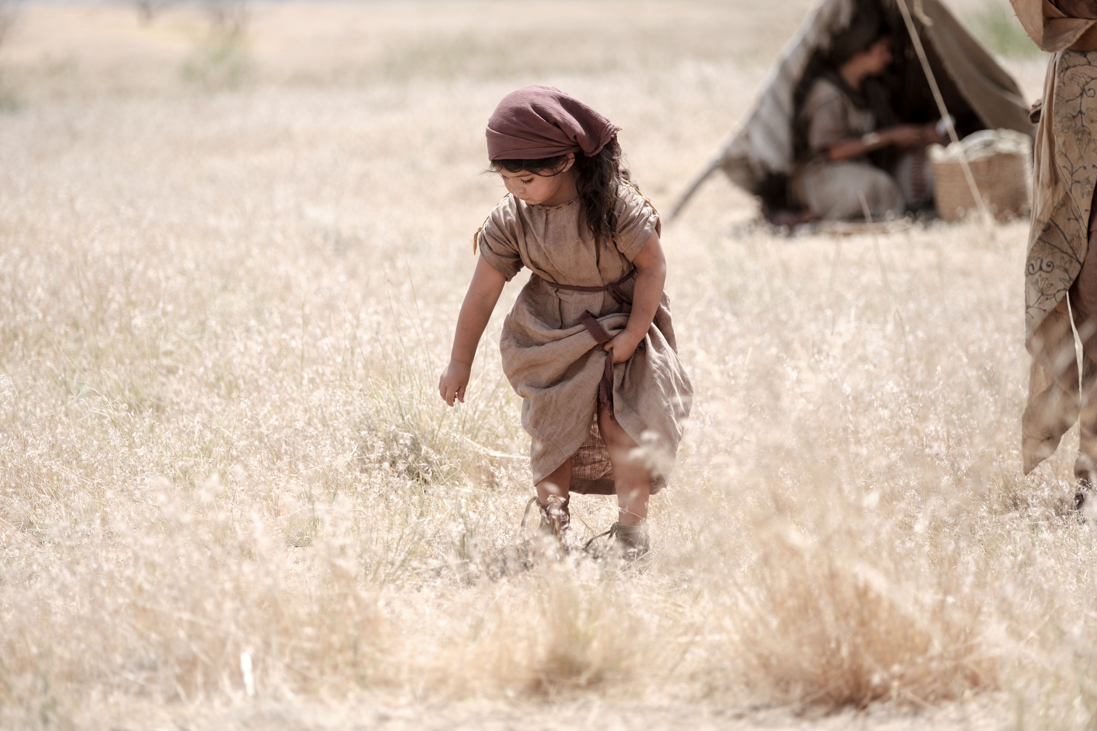 A child in Ishmael's camp walks through the wilderness.