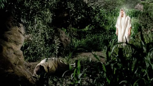 angel comforts Jesus in Gethsemane