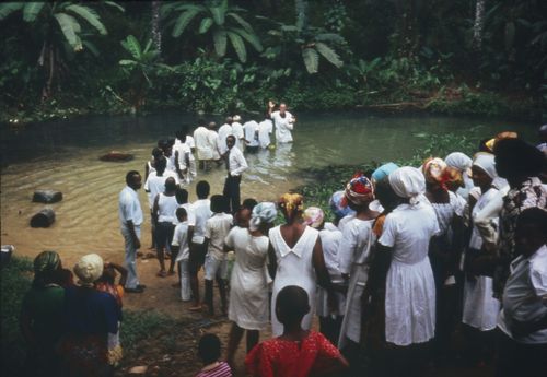 Primeros bautismos en Nigeria