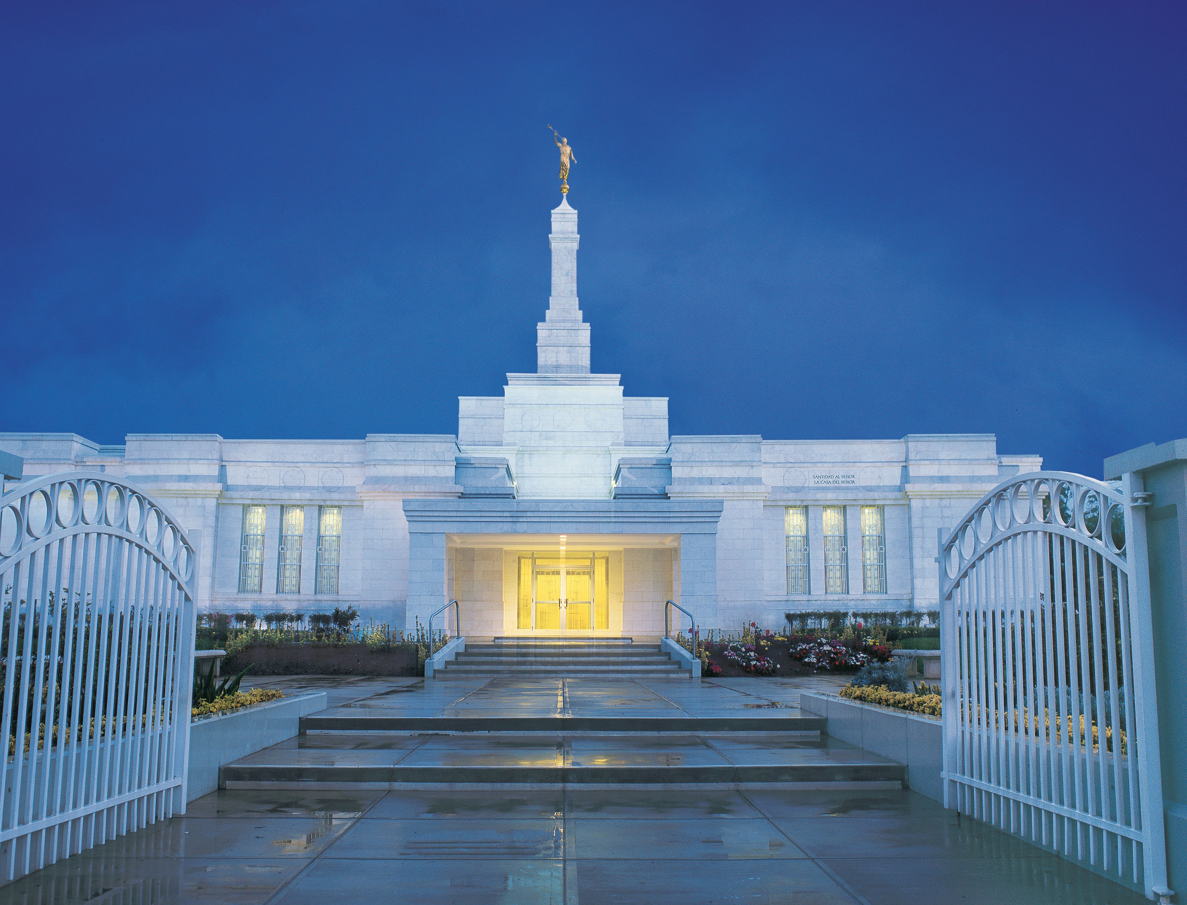 The Oaxaca Mexico Temple in the evening.
