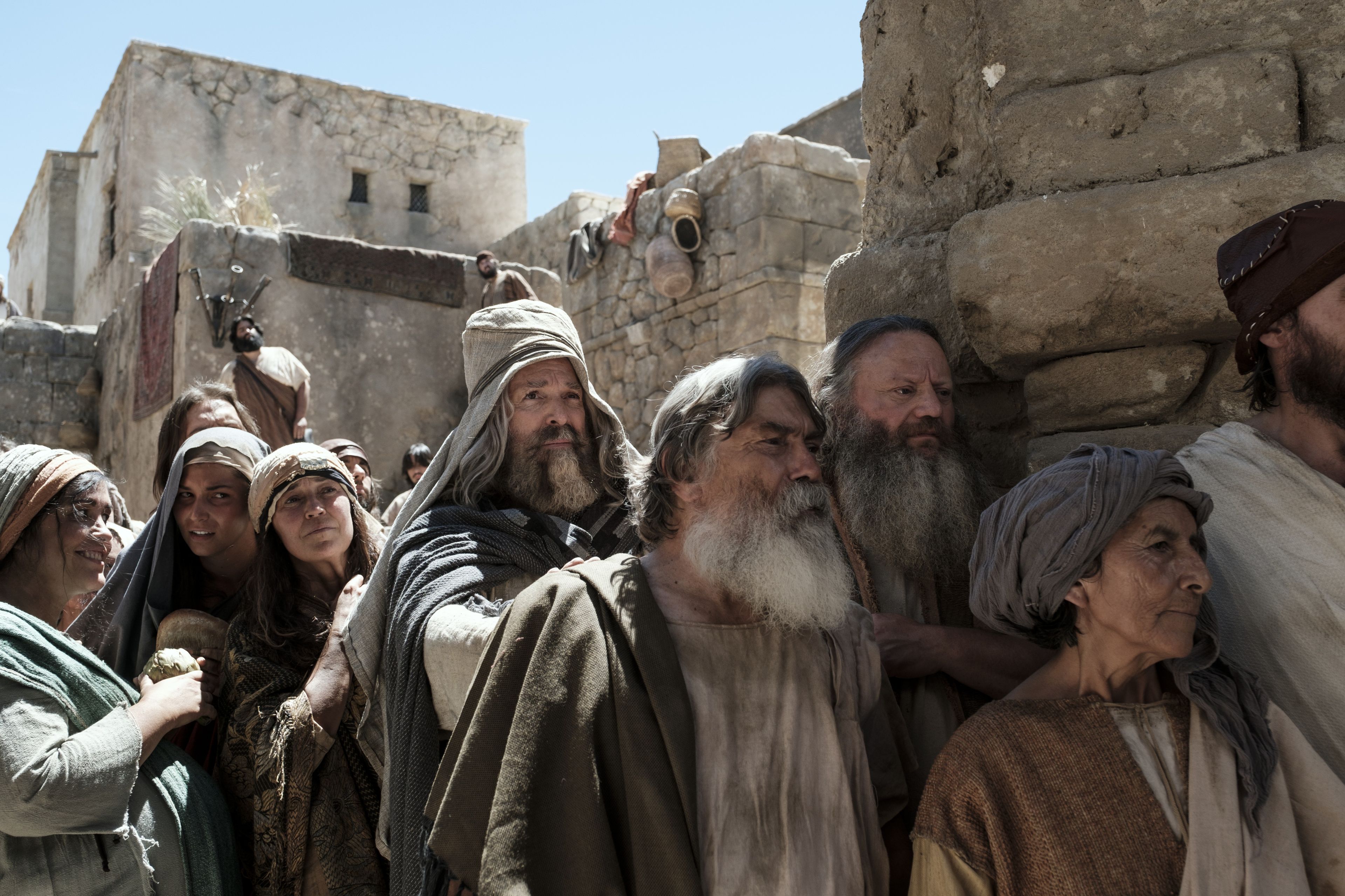 Lehi listens to a prophet in Jerusalem.