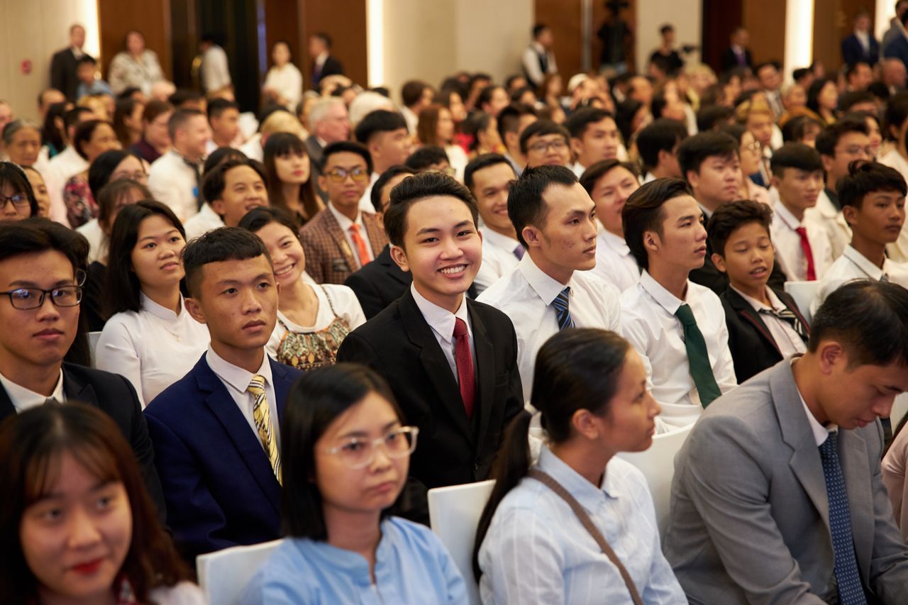 Một hội thánh tìm hiểu về Chúa Giê Su Ky Tô