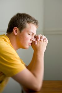 teenager praying