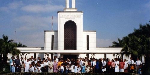 Miembros de la Estaca Manaos, Brasil, en el Templo de São Paulo, Brasil