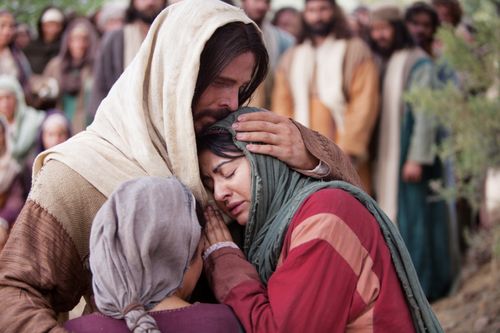 Juan 11:1–44, María de Betania y otras personas lloran por Lázaro