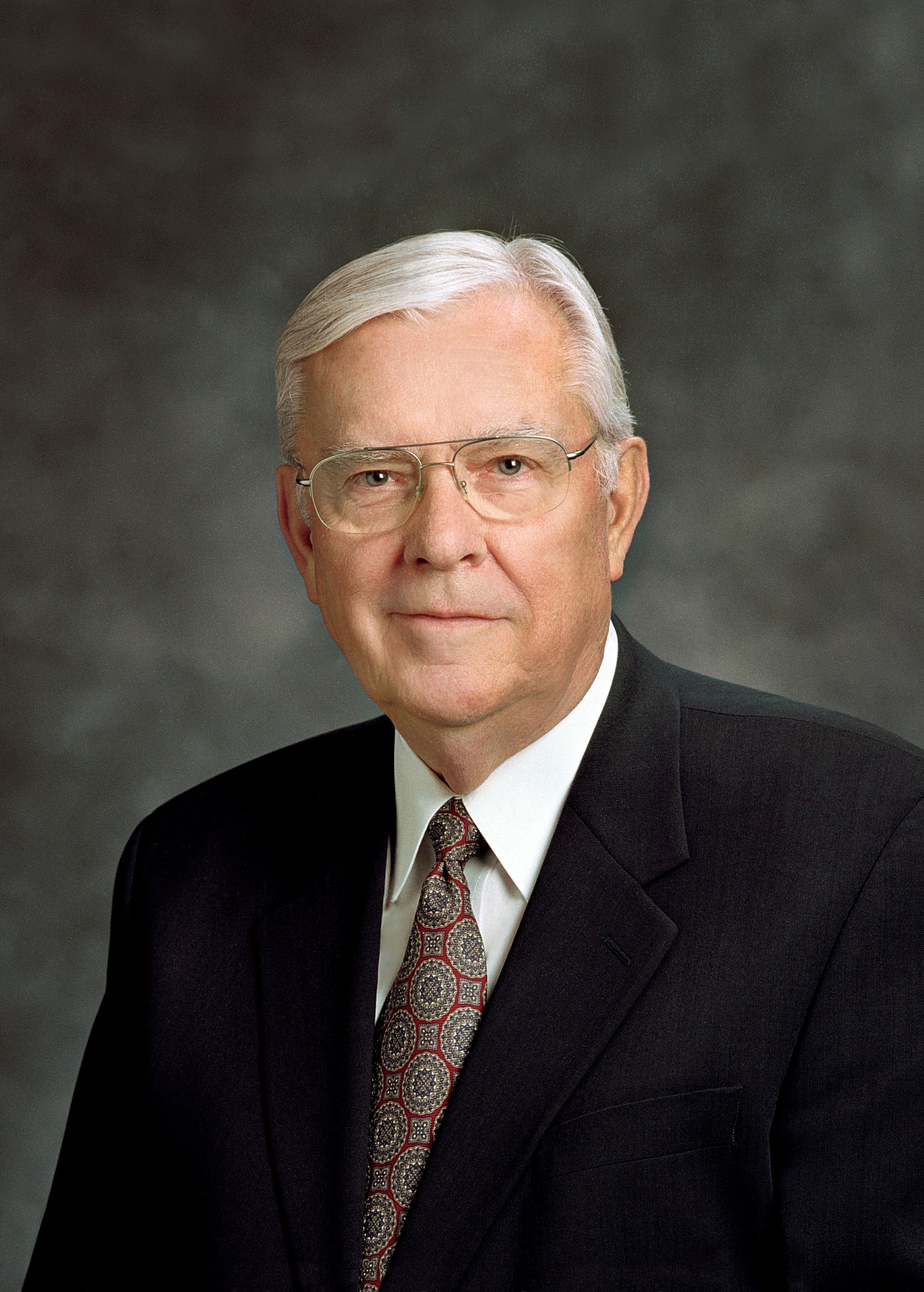 M. Russell Ballard, Präsident des Kollegiums der Zwölf Apostel der Kirche Jesu Christi der Heiligen der Letzten Tage; offizielles Porträtfoto