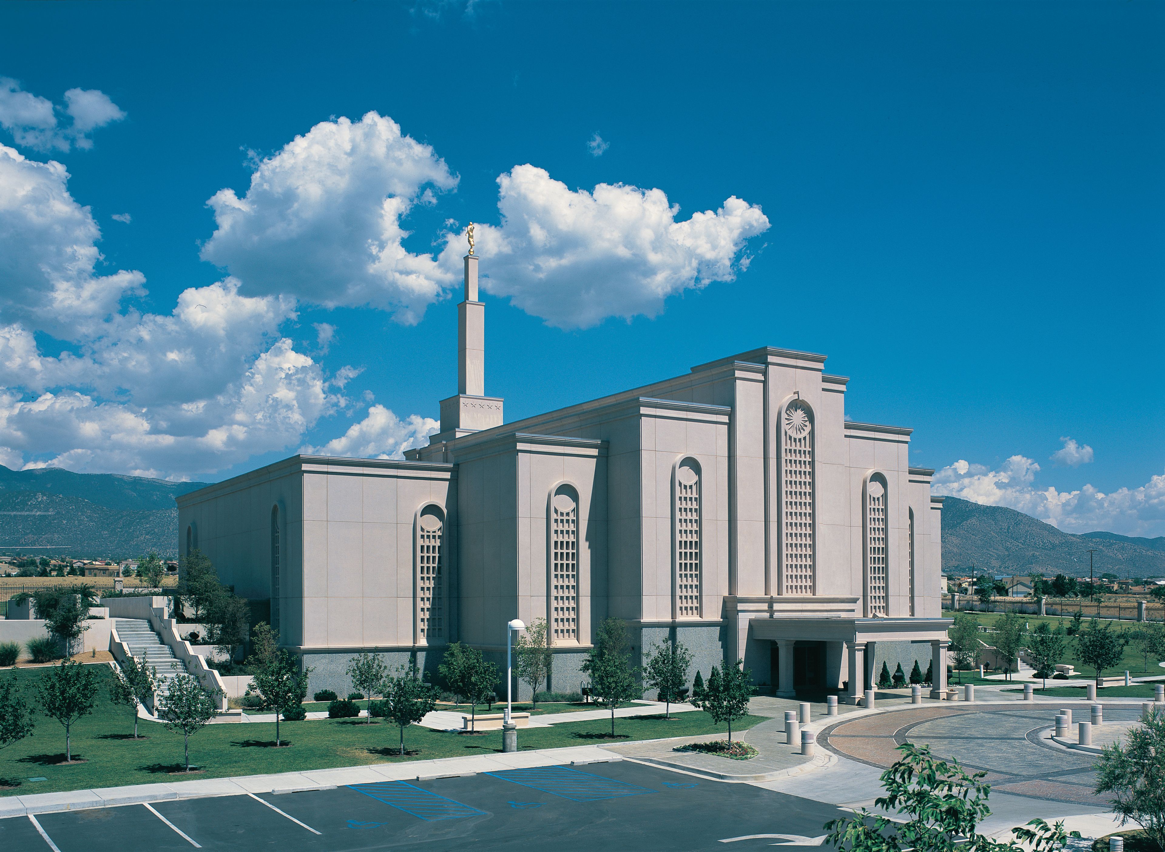 The front of the Albuquerque New Mexico Temple in the daytime.