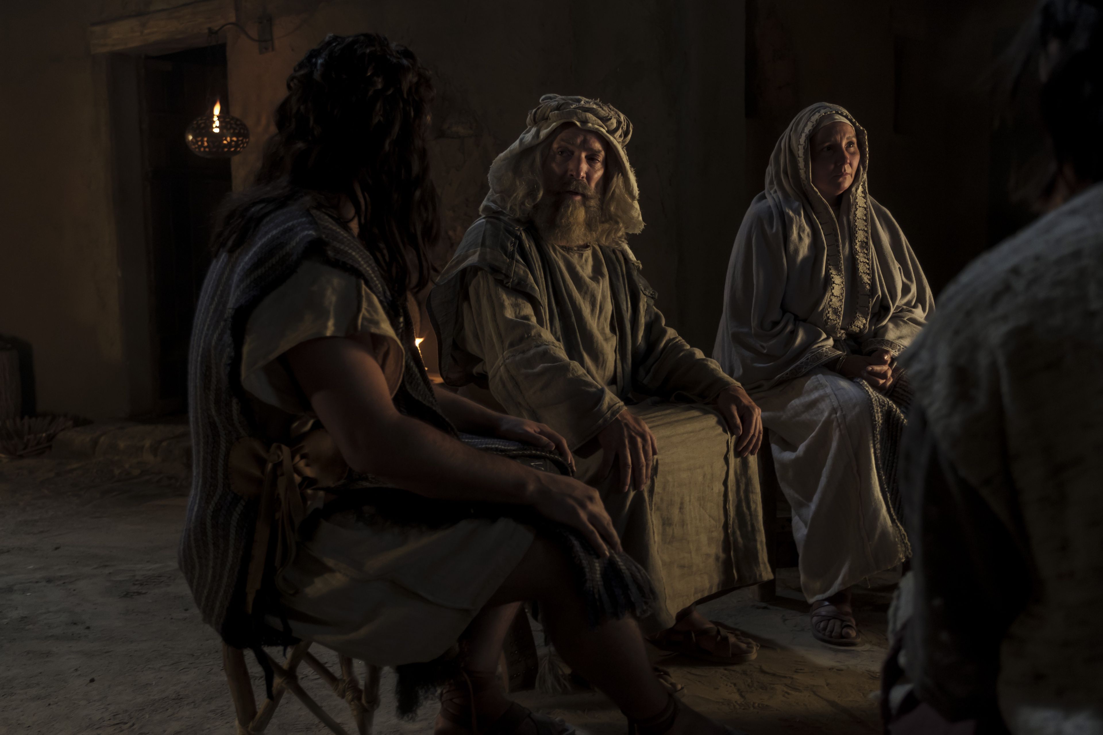 Lehi teaches his family in their home at Jerusalem.