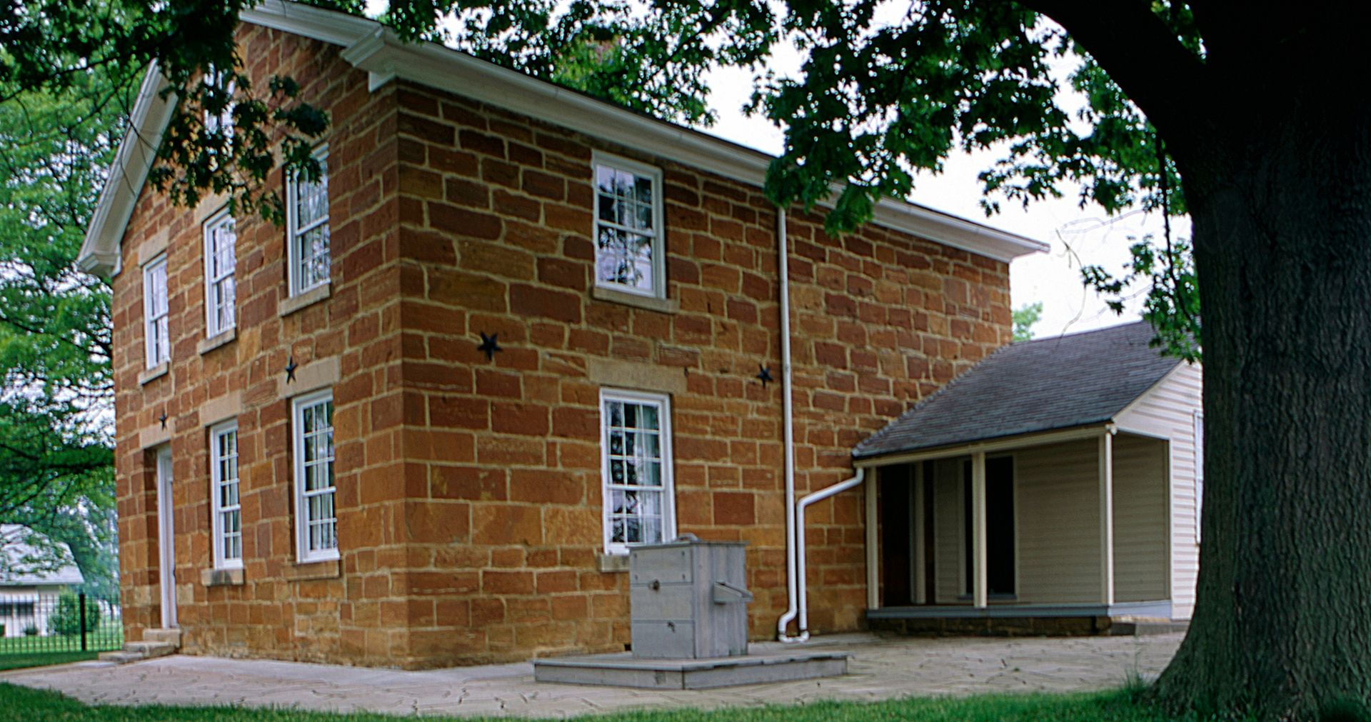 Exterior view of Carthage Jail.