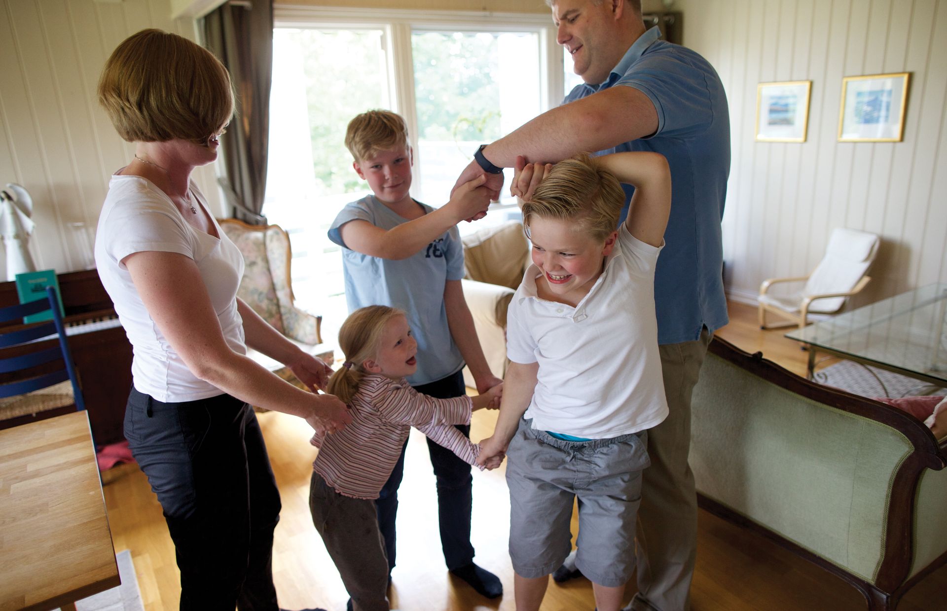 The Karlssons enjoy a favorite game called “family knot.” To play, everyone stands in a circle and holds hands while one person, designated as the “fixer,” leaves the room. The people in the circle jumble up their positions without breaking their grasp. The “fixer” then has to untangle the family knot.