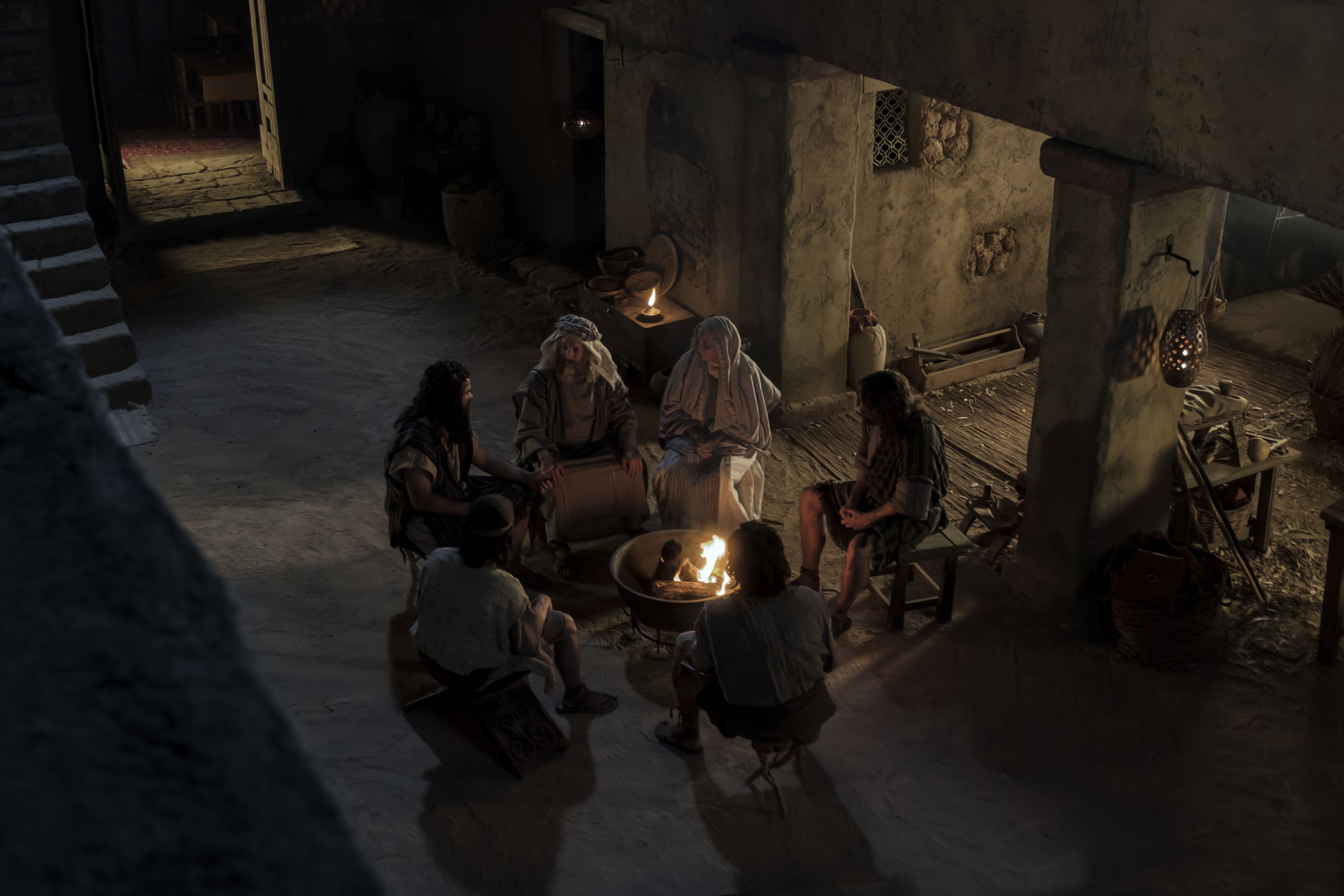 Lehi speaks to his family in their home at Jerusalem.