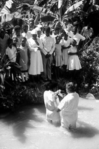 Los primeros bautismos en Haití