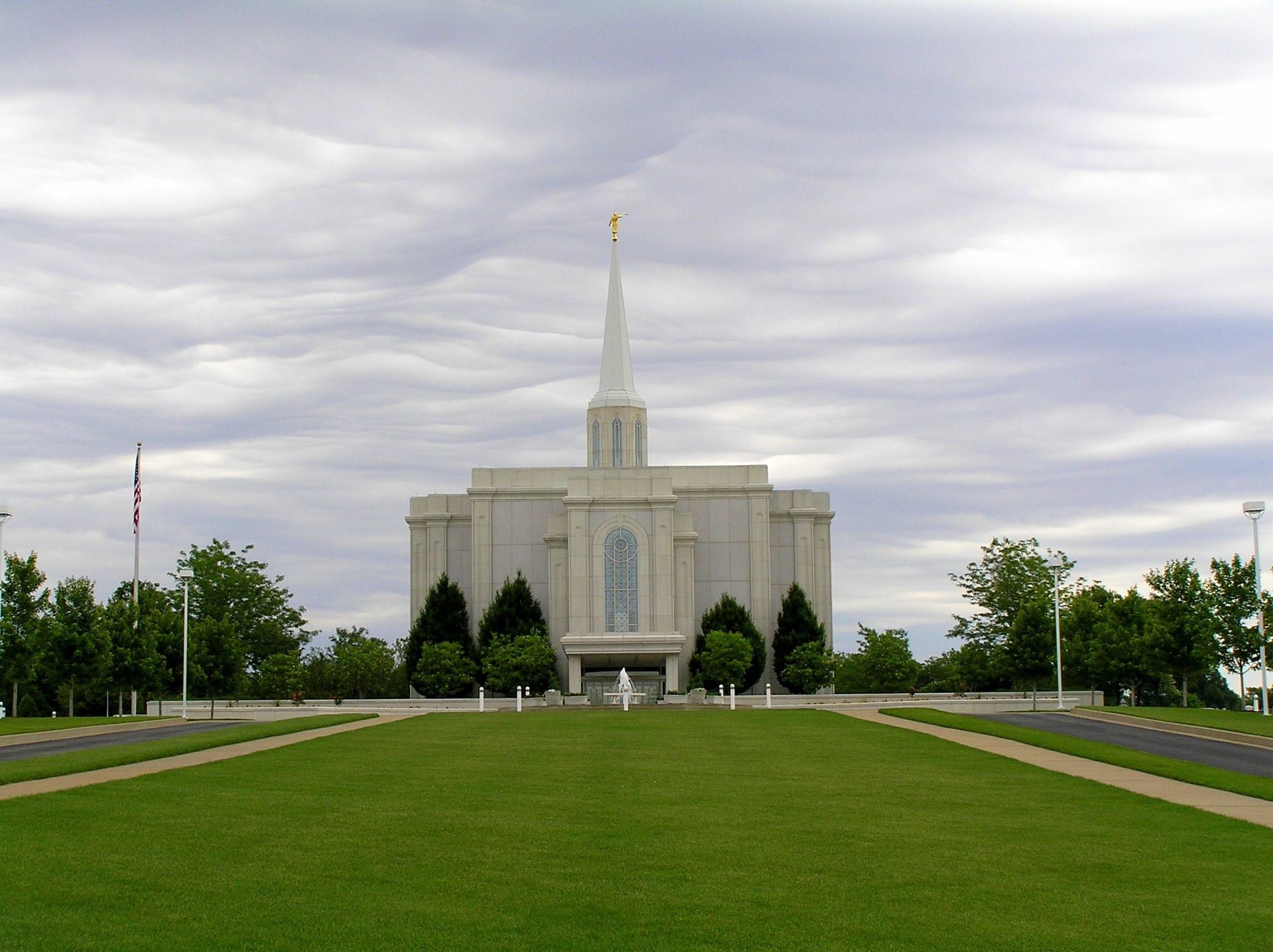 The St. Louis Missouri Temple and lawn on a cloudy day.