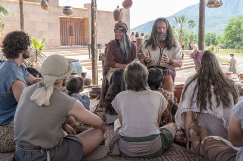 Nephites gather around as Nephi teaches them about baptism and the doctrine of Christ.