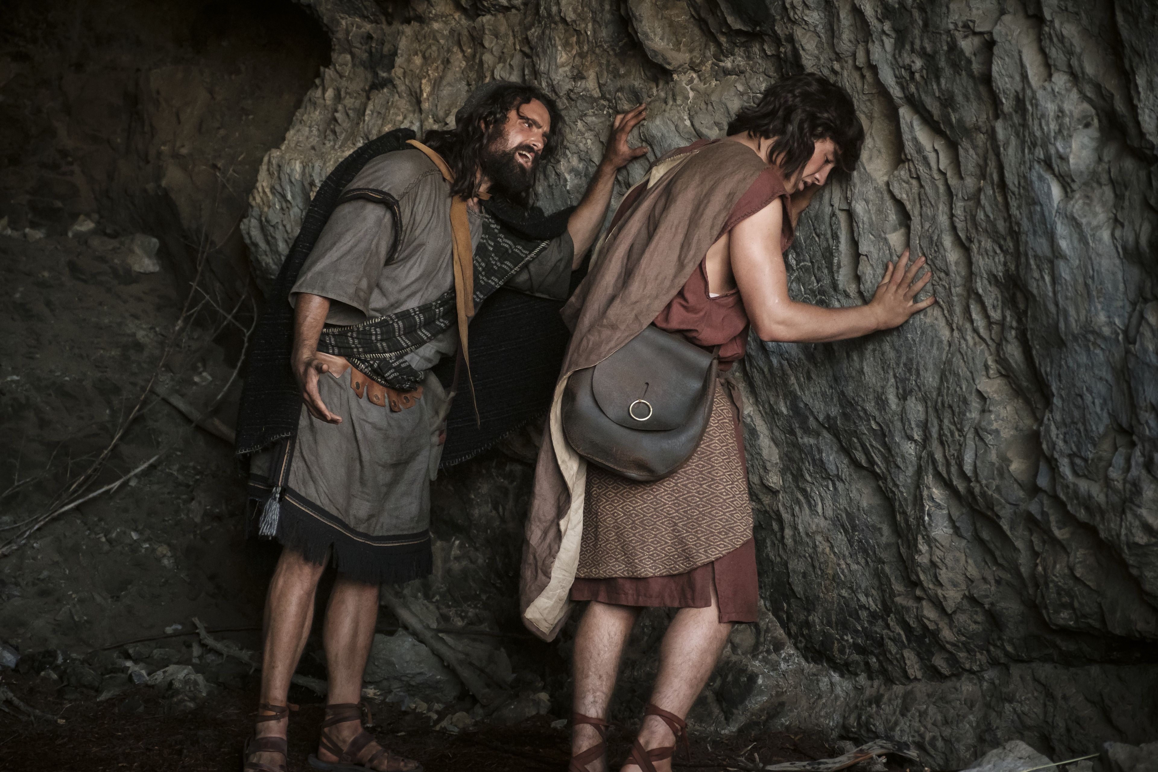 Lemuel speaks harshly to Nephi in a cave.