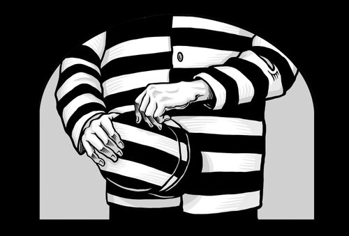 Un hombre con ropa de prisionero a rayas