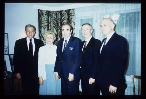 Семейство Кирякови с ръководители на Църквата