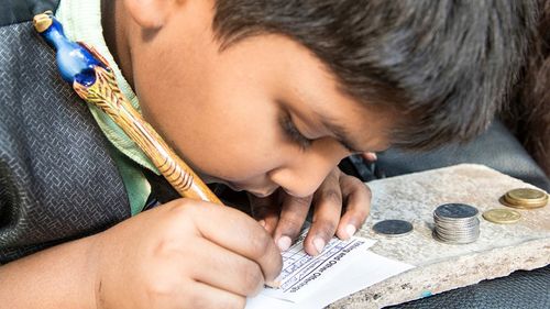 child paying tithing